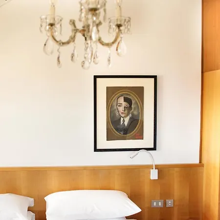 Weisses Roessl Hotel Caldaro Exterior photo